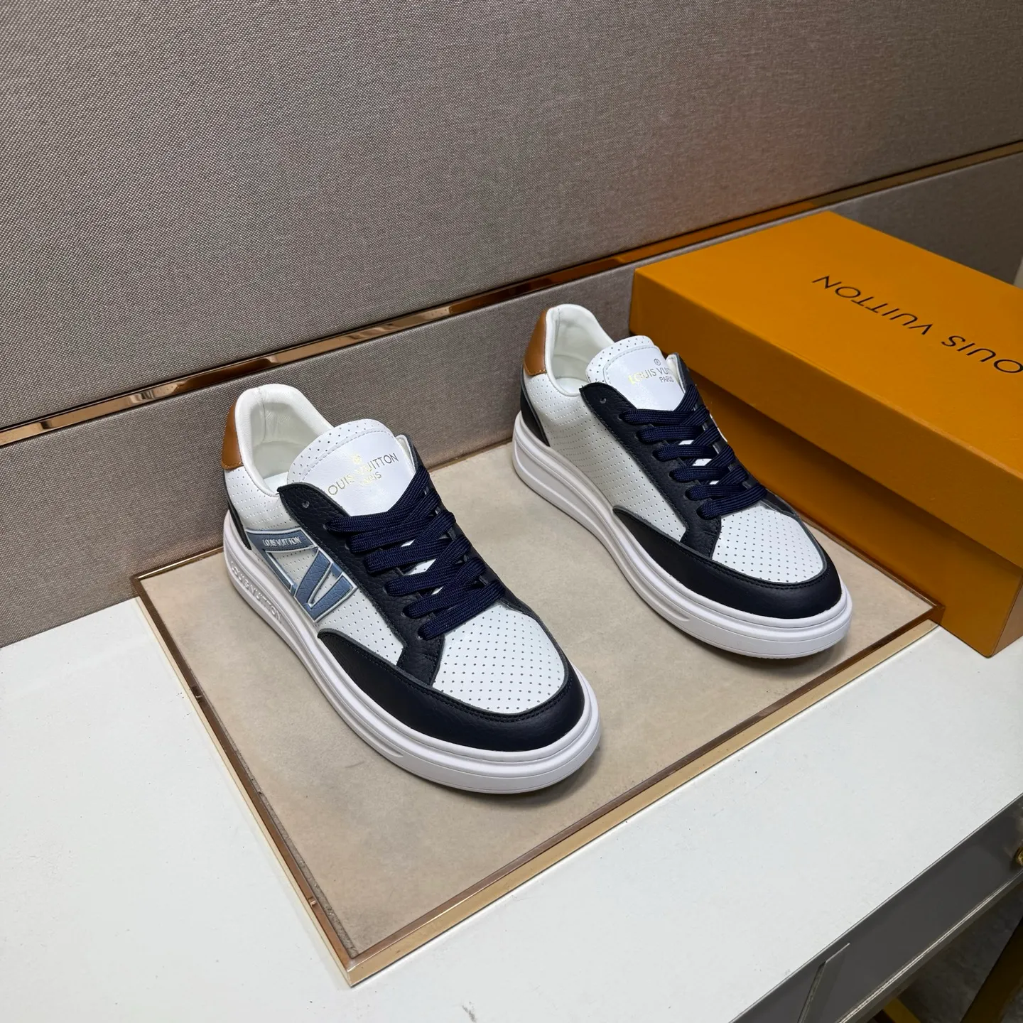 ⬛️Men's shoes 💰p420 [LV～] Men's casual shoes 2025z cabinet sales simultaneously 🔶Size: 38-44 #️⃣ 🔷6 colors🔜The upper is made of multi-material splicing ➕Genuine leather lining, comfortable and breathable, sole: original comfortable and wear-resistant outsole, ⚠️Real thing📱Photographed🎬The real thing is better📢📢📢